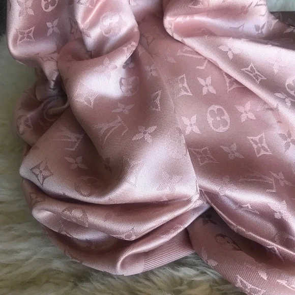 Shawl LV new no box